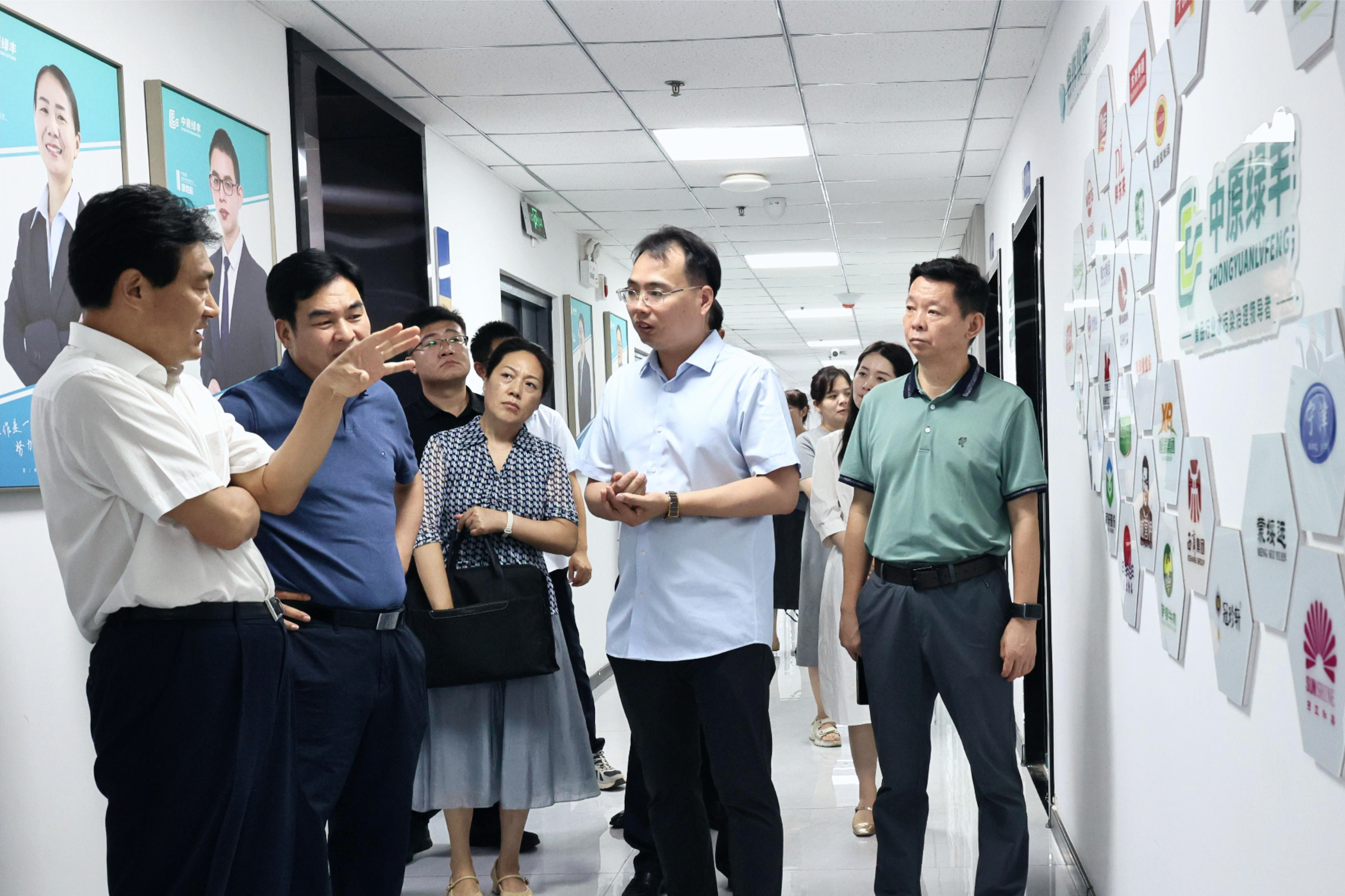 市人大常委會主任王樂新、紅旗區(qū)區(qū)委書記劉宏鋒、人大常委會主任趙建軍等領導一行 蒞臨公司調研工作